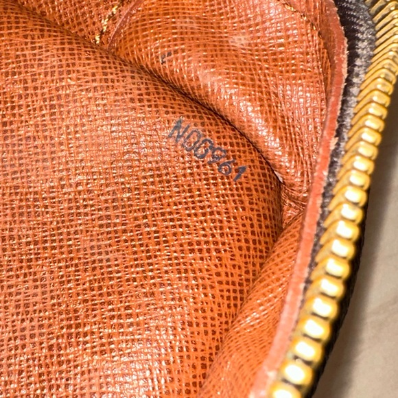 WOW POSHMARK Authentic Louis Vuitton GM Crossbody Bag = FESTIVAL & CONCERT TIME - Picture 9 of 15